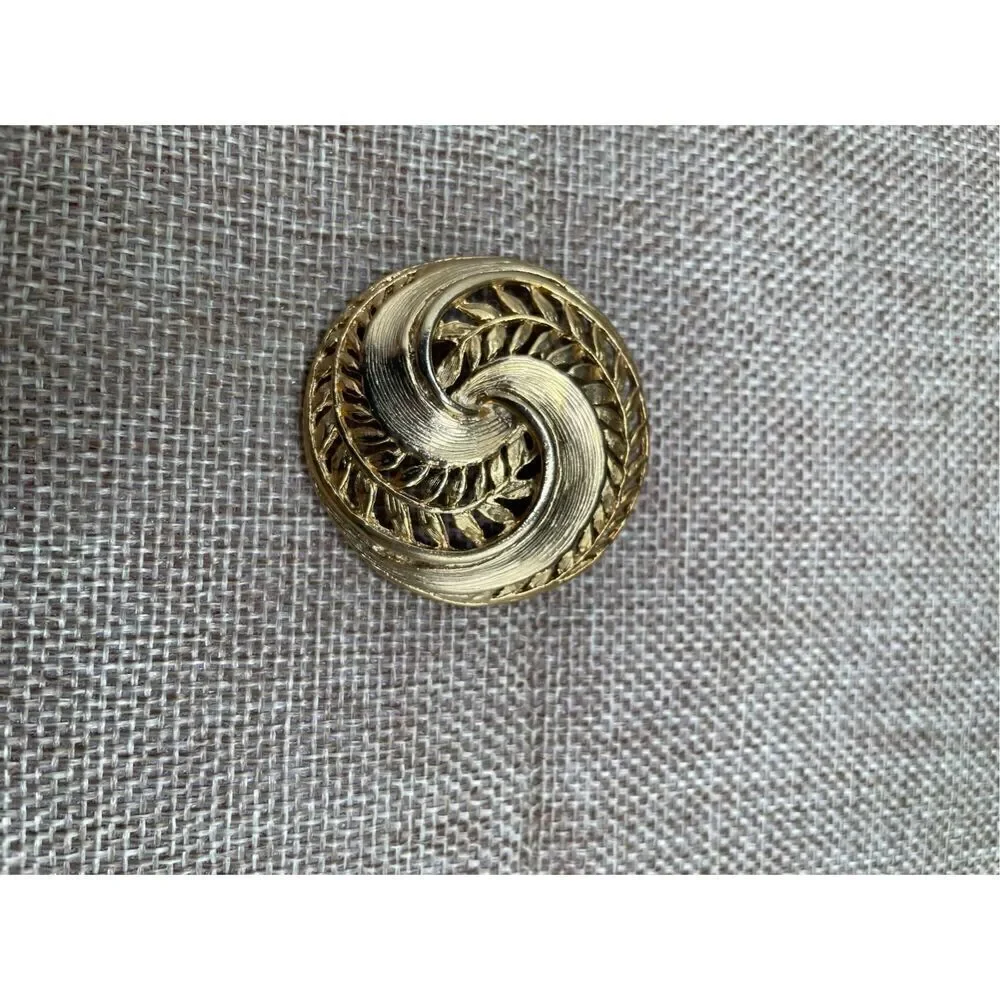 Vintage Bundle of 4 Broaches Pins Goldtone Stamped